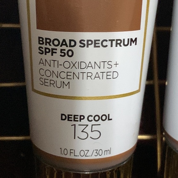 L’Oreal age perfect radiant serum foundation with broadspectrum SPF 30 sunscreen - Picture 3 of 6